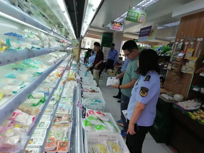 嚴(yán)查銷(xiāo)售過(guò)期、質(zhì)檢不合格食品，守護(hù)舌尖上的安全